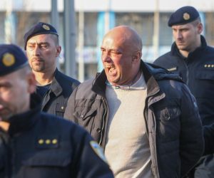 23.01.2020., Karlovac - Leon Lucic tijekom privodjenja u karlovacki zupanijski DORH, vrijedjao je i pljuvao po okupljenim novinarima. Photo: Kristina Stedul Fabac/PIXSELL