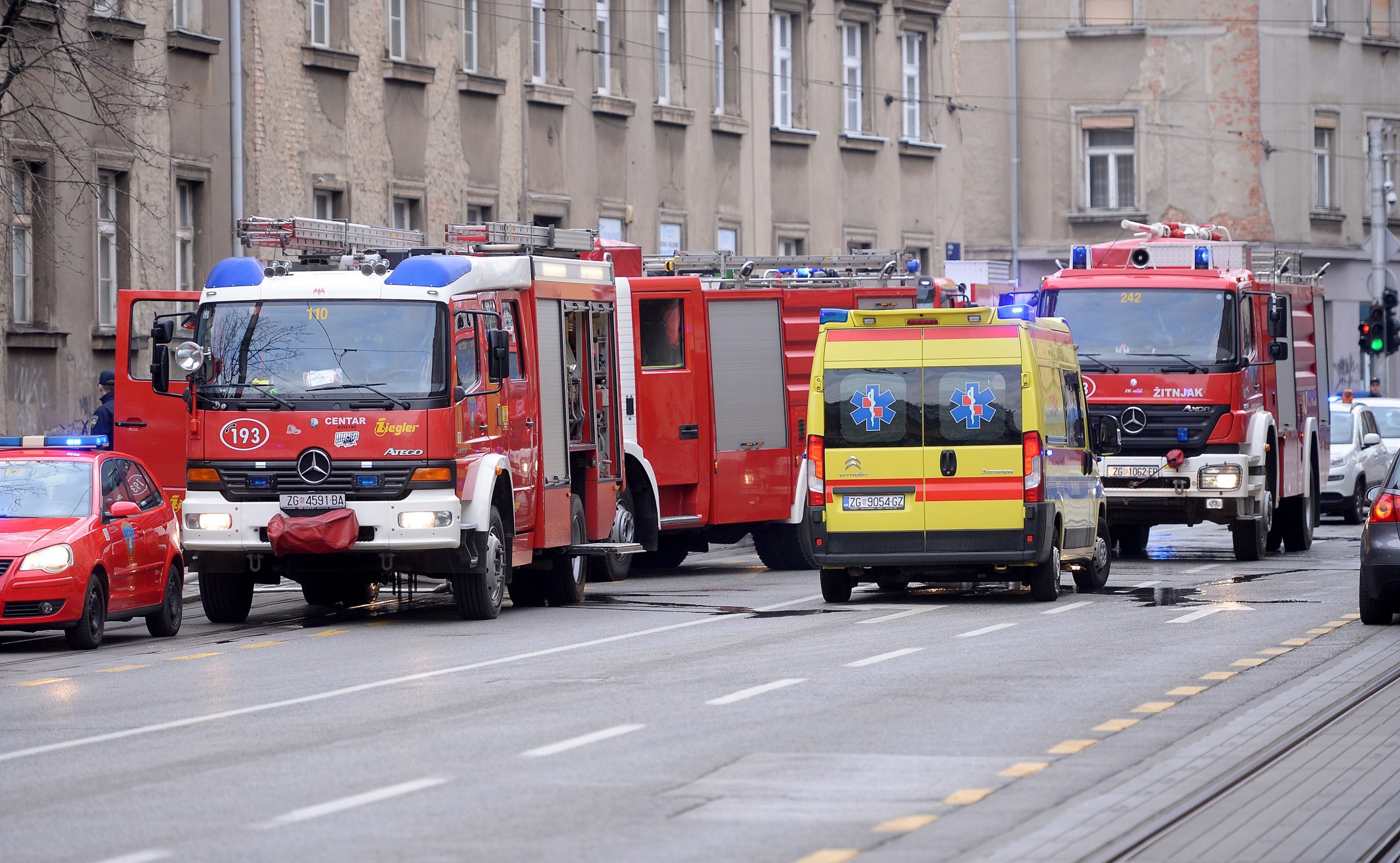 23.02.2020., Vlaska 106, Zagreb - Intervencija vatrogasaca na pozaru stana u Vlaskoj ulici.Photo: Marko Prpic/PIXSELL