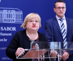 23.04.2020., Zagreb - Na konferenciji za medije Kluba zastupnika GLAS-a odrzanoj u Saboru o temi: "GLAS-ov Prijedlog zakona o dopuni Zakona o obveznom zdravstvenom osiguranju, kojim se osigurava da osobe u samoizolaciji dobiju punu naknadu place" govorili su zastupnici Anka Mrak Taritas i Goran Beus Richemberg.
Photo: Patrik Macek/PIXSELL