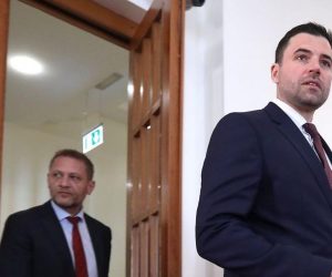 23.04.2020., Zagreb - Na konferenciji za medije Kluba zastupnika SDP-a, Kluba zastupnika HSS-a i Demokrata, zastupnika Silvana Hrelje i Gorana Aleksica o temi "Pokretanje peticije za moratorij na kreditne obveze duznika u trajanju od godinu dana" govorili su  Davor Bernardic, Kreso Beljak, Silvano Hrelja i Goran Aleksic.
Photo: Patrik Macek/PIXSELL