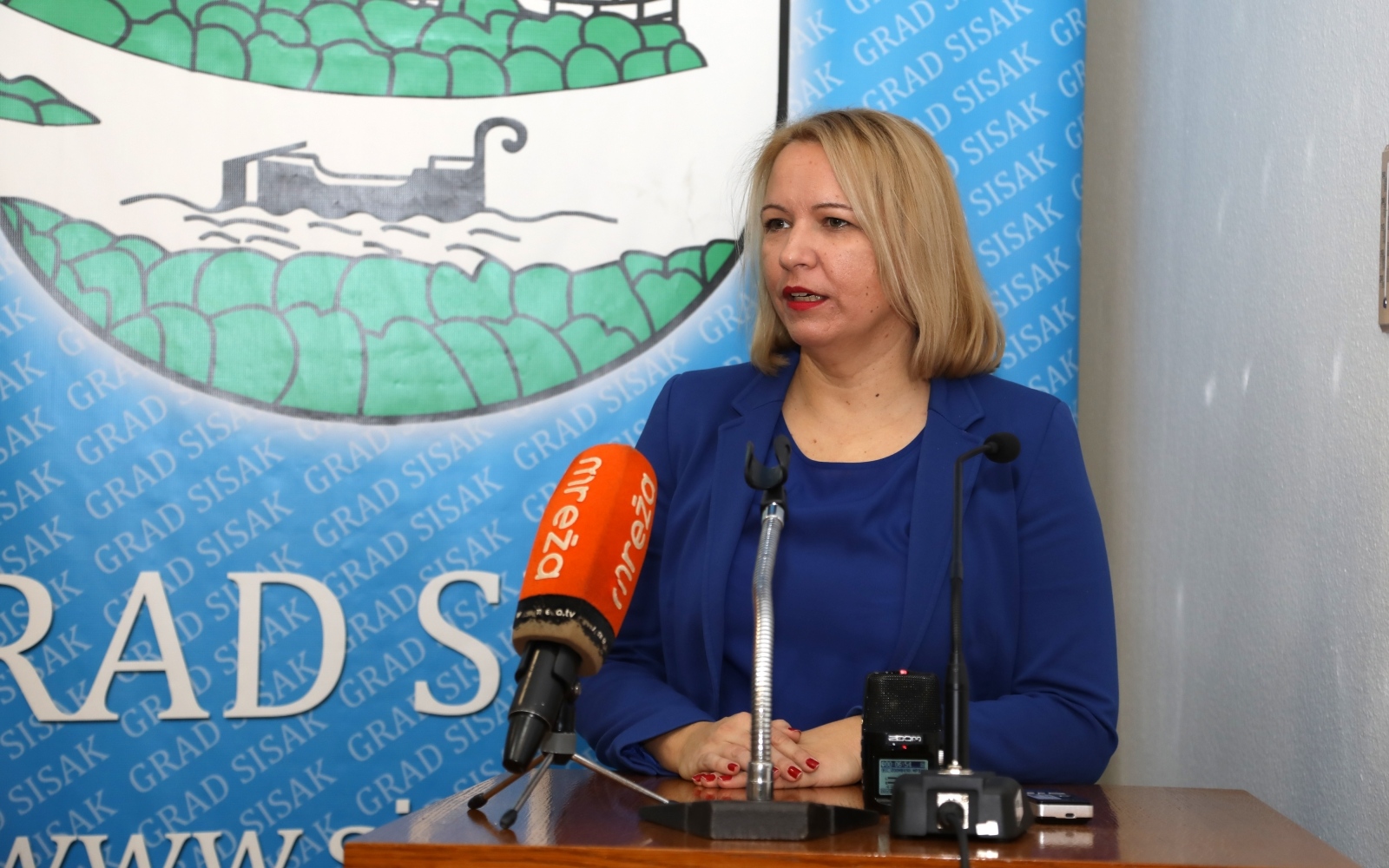 23.12.2019., Sisak - Gradonacelnica Kristina Ikic Banicek  urucila stipendije studentima za akademsku godinu 2019/2020. Photo: Edina Zuko/PIXSELL