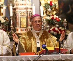 25.12.2019.,Split- Splitsko-makarski nadbiskup mons. Marin Barisic predvodio misu polnocku u splitskoj katedrali.
Photo:Ivo Cagalj/PIXSELL