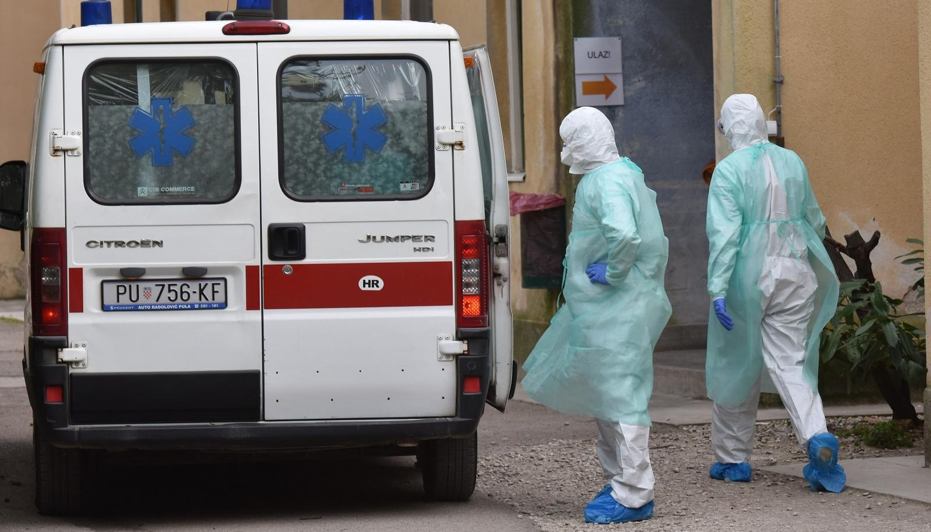 26.03.2020., Pula -  Pulska Opca bolnica -zarazni odjel, dolazak medicinskog vozila.
 Photo: Dusko Marusic /PIXSELL