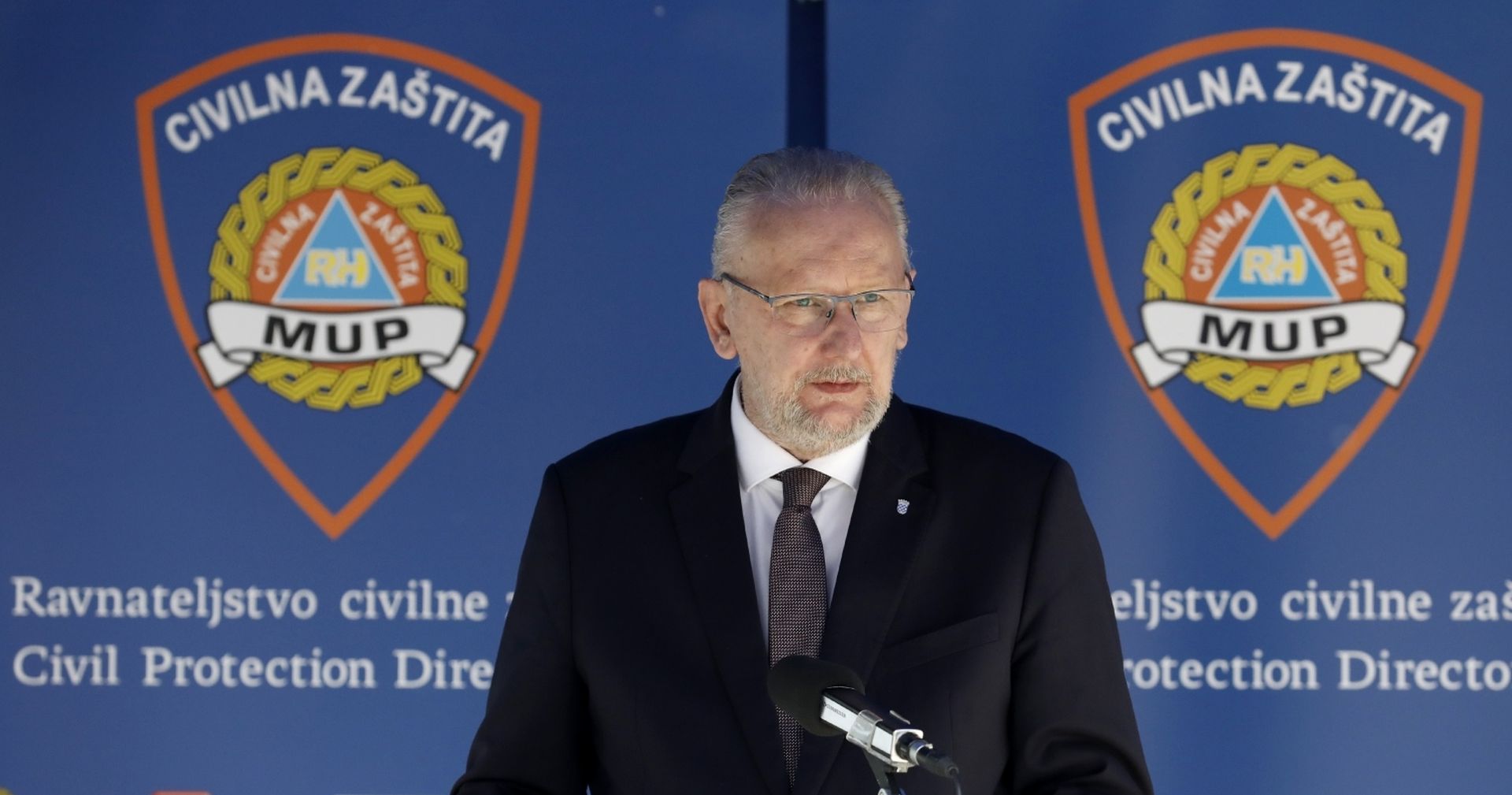 28.04.2020., Zagreb - Nacionalni stozer civilne zastite odrzao je konferenciju za medije o najnovijim detaljima sirenja koronavirusa u Hrvatskoj. Ministar unutarnjih poslova Davor Bozinovic. Photo: Tomislav Kristo/POOL/CROPIX