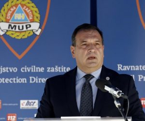 28.04.2020., Zagreb - Nacionalni stozer civilne zastite odrzao je konferenciju za medije o najnovijim detaljima sirenja koronavirusa u Hrvatskoj. Ministar zdravstva Vili Beros. Photo: Tomislav Kristo/POOL/CROPIX