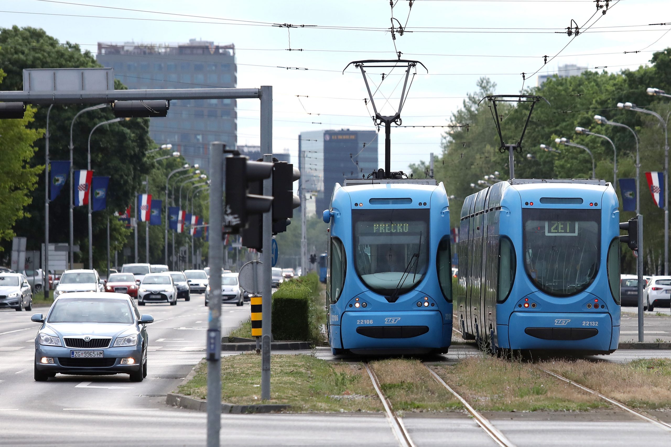 29.04.2020., Zagreb - U Zagrebu su jutros nakon prekida ponovno poceli voziti tramvaji. Zbog ostecenja mreze u potresu za sada voze samo linije 3, 5 i 14 i to sa nesto izmijenjenim trasama. 
Photo: Patrik Macek/PIXSELL