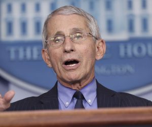 epa08369951 Dr. Anthony Fauci, director of the National Institute of Allergy and Infectious Diseases speaks during a press briefing with members of the coronavirus task force in the Brady Press Briefing Room of the White House in Washington, DC, USA, 17 April 2020.  EPA/Oliver Contreras / POOL
