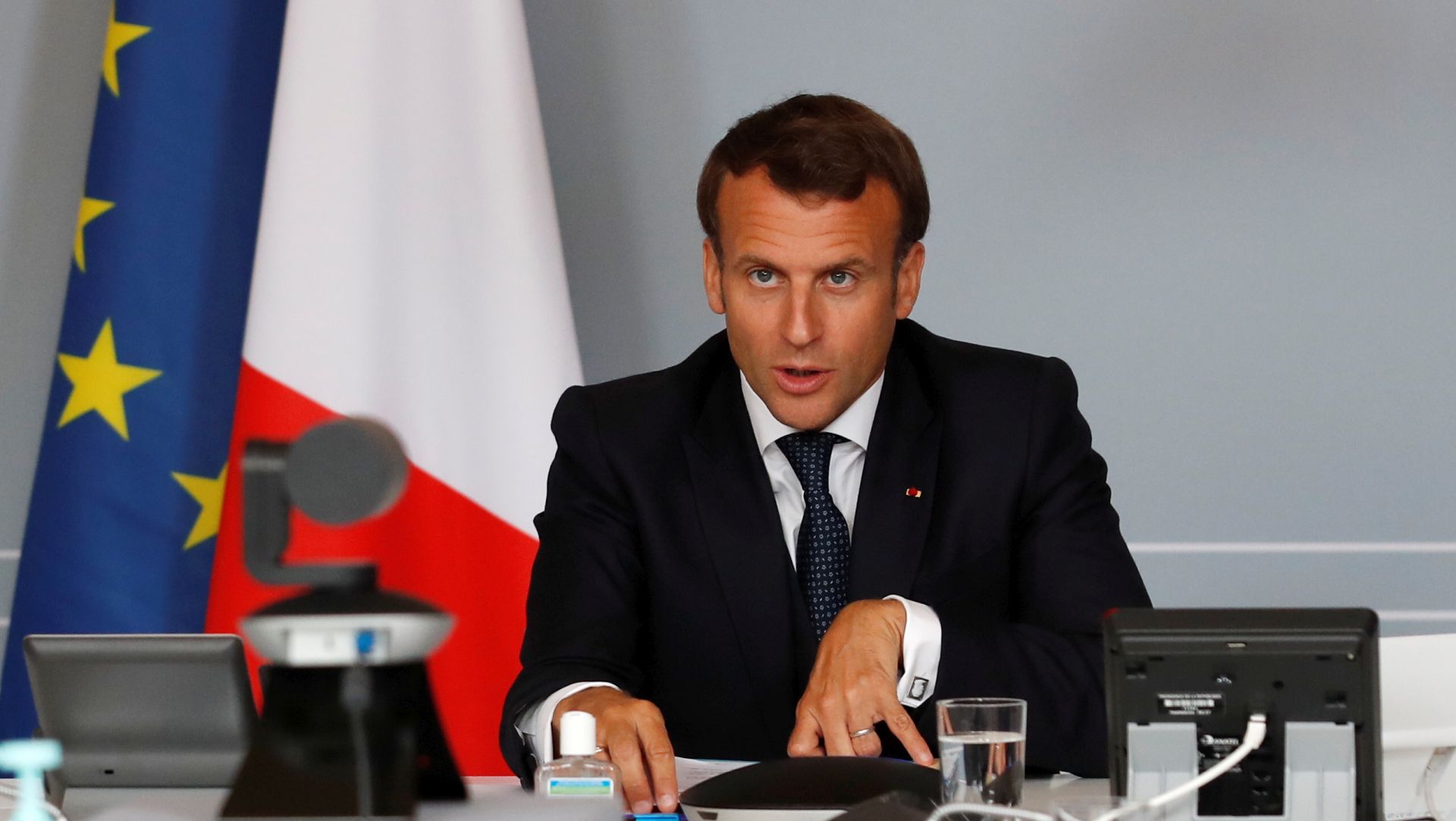 epa08400779 French President Emmanuel Macron attends an international videoconference on vaccination at the Elysee Palace, during the outbreak of the coronavirus disease (COVID-19) in Paris, France, 04 May 2020.  EPA/GONZALO FUENTES / POOL  MAXPPP OUT
