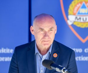 Zagreb, 6.5.2020. - U zadnja 24 sata u Hrvatskoj je zabiljeeno sedam novih sluèajeva zaraze koronavirusom, a preminule su jo dvije osobe, izvijestio je u srijedu Nacionalni stoer civilne zatite. Na slici pomoænik ministra unutarnjih poslova za civilnu zastitu Damir Trut.  
foto HINA/ PIXSELL/ POOL/ Josip Regovic/ ua