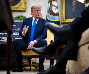 epa08406318 US President Donald J. Trump meets with Iowa Governor Kim Reynolds in the Oval Office, Washington, DC, USA, 06 May 2020.  EPA/Doug Mills / POOL