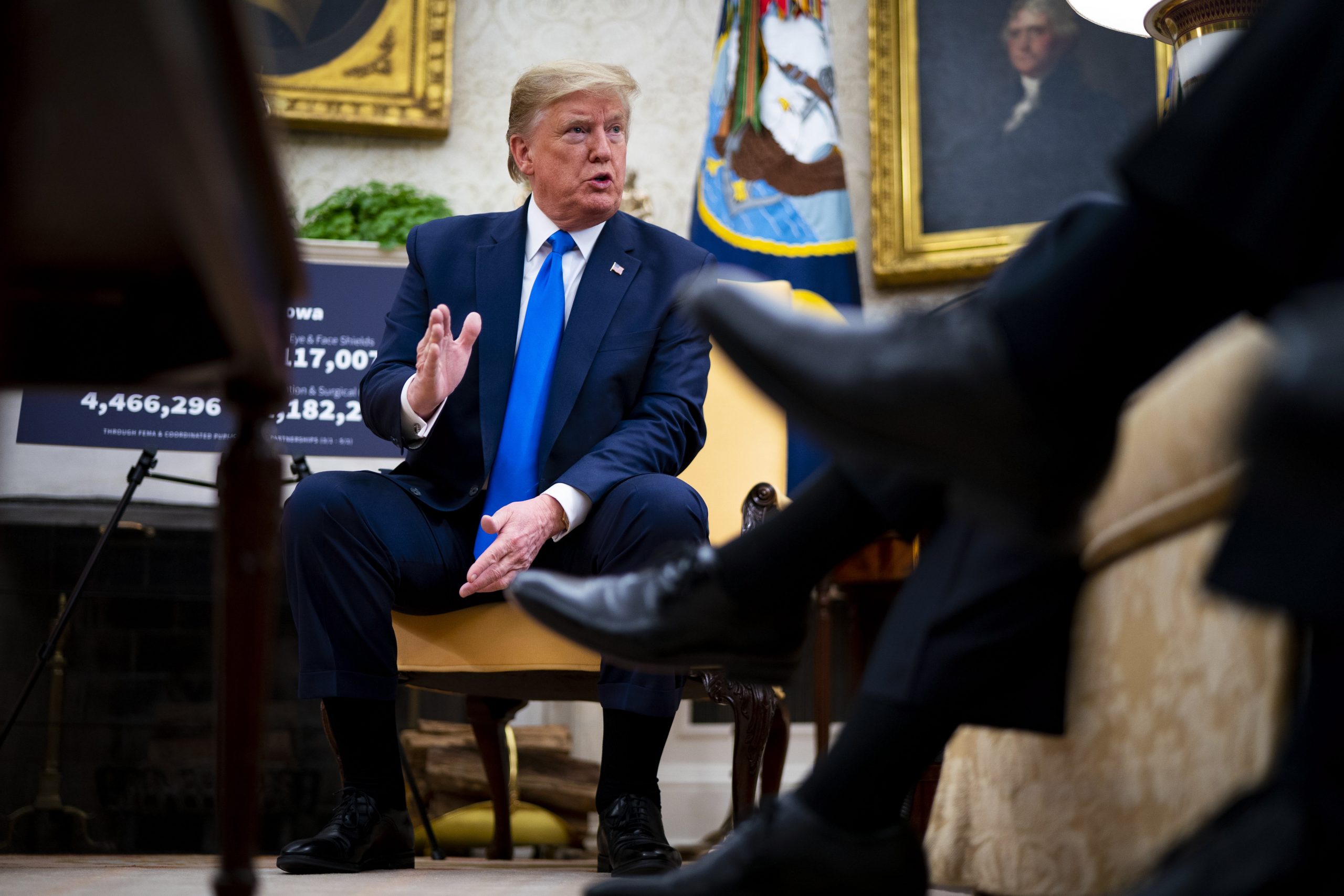 epa08406318 US President Donald J. Trump meets with Iowa Governor Kim Reynolds in the Oval Office, Washington, DC, USA, 06 May 2020.  EPA/Doug Mills / POOL