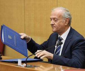 Zagreb, 07.05.2020. -  Nastavak 16. sjednice Hrvatskog sabora. Na fotografiji Dražen Bošnjaković.
foto HINA/ Admir BULJUBAŠIĆ/ abu