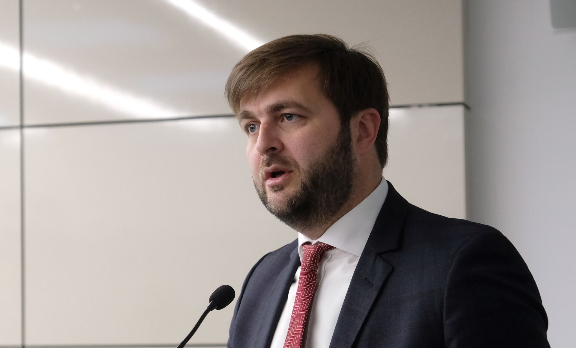 Zagreb, 08.05.2020. - Svečano potpisivanje Ugovora o dodjeli bespovratnih sredstava za projekt "Multisenzorsko zračno snimanje Republike Hrvatske za potrebe procjene smanjenja rizika od katastrofa". 
Na fotografiji  Tomislav Ćorić.
foto HINA/ Edvard ŠUŠAK/ es