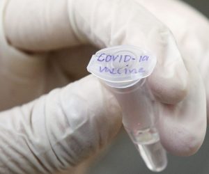 epa08409401 A Thai medical technologist works to conduct a test for COVID-19 coronavirus vaccine prototype at a laboratory in Chula Vaccine Research Center in Bangkok, Thailand, 08 May 2020. A team of Thai medical researchers have made progress in developing the vaccine against COVID-19 coronavirus after the vaccine prototype being tested on mice proved effective, according to the Thai Public Health Ministry.  EPA/RUNGROJ YONGRIT