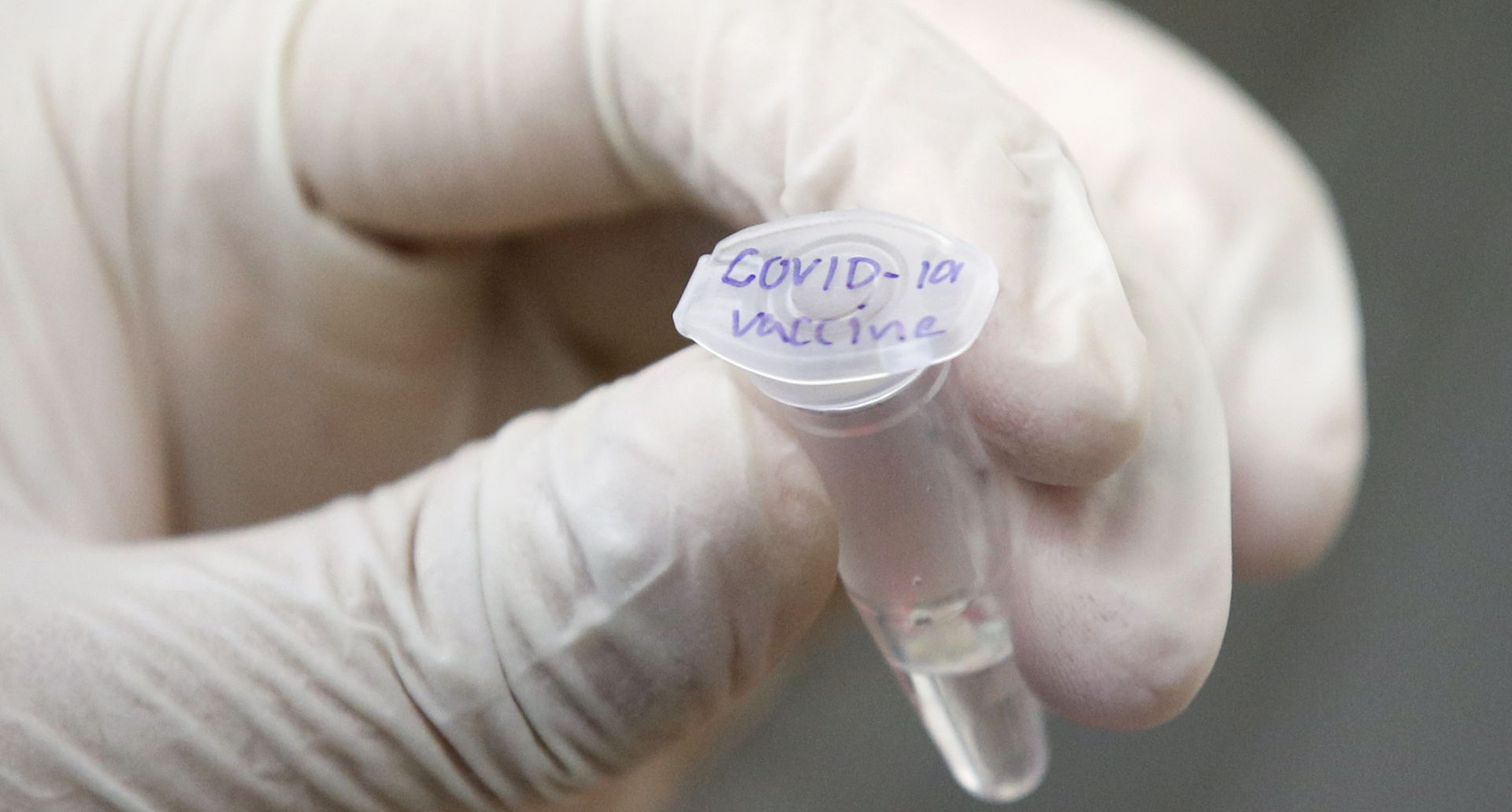 epa08409401 A Thai medical technologist works to conduct a test for COVID-19 coronavirus vaccine prototype at a laboratory in Chula Vaccine Research Center in Bangkok, Thailand, 08 May 2020. A team of Thai medical researchers have made progress in developing the vaccine against COVID-19 coronavirus after the vaccine prototype being tested on mice proved effective, according to the Thai Public Health Ministry.  EPA/RUNGROJ YONGRIT