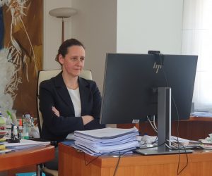Zagreb, 09.05.2020. - Ministrica kulture Nina Obuljen Korinek sudjelovala je u subotu u povodu Dana Europe na mrenom seminaru u suorganizaciji Europe Nostre i Europeane, uz podrku Europskoga saveza za batinu, na kojemu je bilo rije?? o utjecaju krize pandemije COVID-19 na kulturnu batinu.
foto HINA/ Ministarstvo kulture/ ml