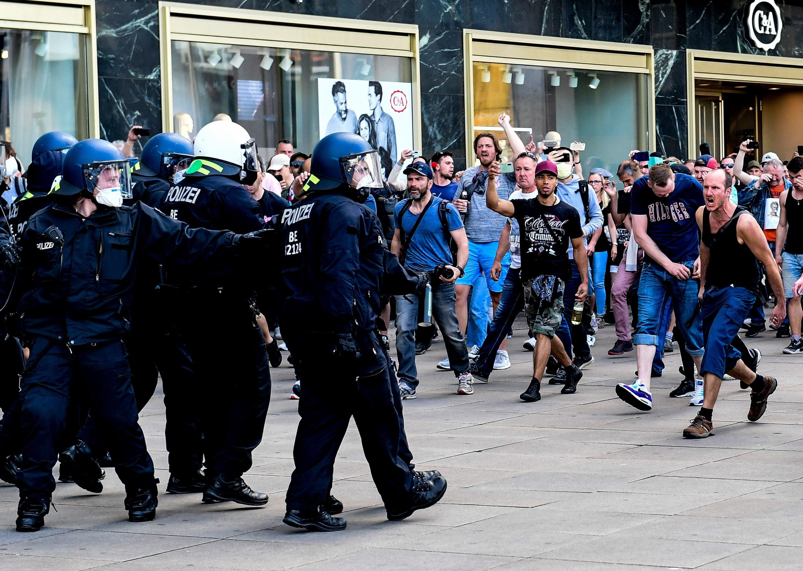 epa08412195 Right wing protestors attack police officers during a gathering on the Alexanderplatz in Berlin, Germany, 09 May 2020. According to a spokesperson of the Berlin police a group of people moved from the surrounding of the so-called 'hygiene demonstration' at the Volksbuehne at Rosa-Luxemburg-Platz to Alexanderplatz. As moving in bigger groups still is prohibited due to the covid-19 security measures police started detaining participants at Alexanderplatz. The motivation of the people to gather was unclear.  EPA/FILIP SINGER