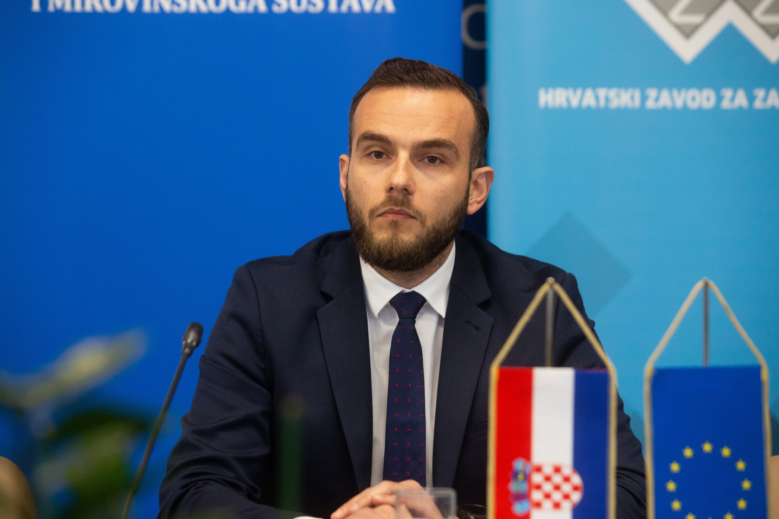 Zagreb, 12.05.2020. -  Ministar rada i mirovinskoga sustava Josip Aladrović, ravnatelj Hrvatskog zavoda za zapošljavanje Ante Lončar i pomoćnica ravnatelja HZZ-a Ruža Hrga potpisali su ugovor u vrijednosti većoj od 93 milijuna kuna za operaciju "Informatizacija i digitalizacija poslovanja Hrvatskog zavoda za zapošljavanje" koi je sufinanciran sredstvima Europskog socijalnog fonda u okviru Operativnog programa Učinkoviti ljudski potencijali 2014.- 2020. Na fotografiji Josip Aladrović.   foto HINA/ Daniel KASAP/ dk