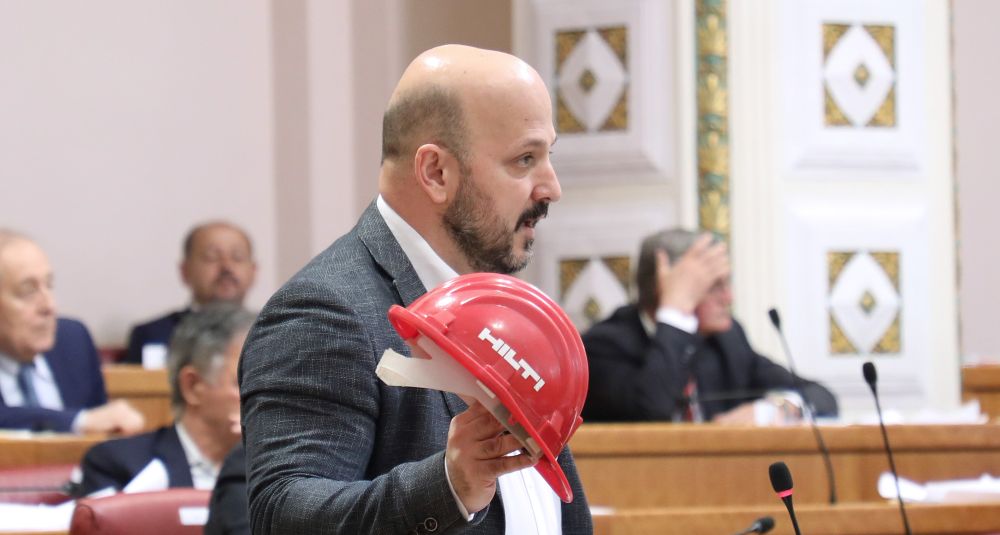 Zagreb, 18.05.2020. - Hrvatski sabor, zadnji dan 16.sjednce, počeo je slobodnom raspravom zastupnika, nakon čega su zastupnici glasovali o amandmanima na rebalans proračuna, te za raspuštanje sabora. Na fotografiji Gordan Maras.
foto HINA/ Admir BULJUBAŠIĆ/ abu