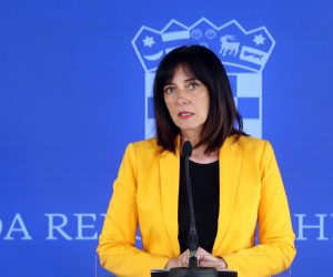Zagreb, 28.05.2020 - Sjednica Vlade RH u Nacionalnoj i sveucilinoj knjinicu u Zagrebu. Na slici pred pocetak sjednice Vlade ministrica znanosti i obrazovanja Blaenka Divjak dala je izjavu za medije.
foto HINA/ Damir SENCAR/ ds