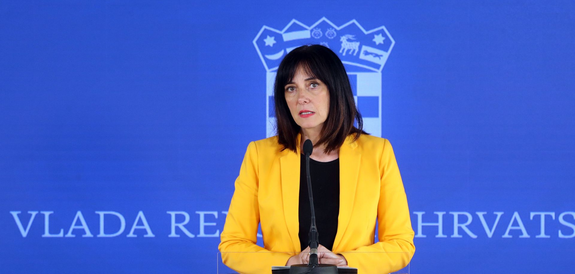 Zagreb, 28.05.2020 - Sjednica Vlade RH u Nacionalnoj i sveucilinoj knjinicu u Zagrebu. Na slici pred pocetak sjednice Vlade ministrica znanosti i obrazovanja Blaenka Divjak dala je izjavu za medije.
foto HINA/ Damir SENCAR/ ds