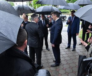 01.05.2020. Okucani  - Obiljezavanje 25. obljetnice vojno redarstvene operacije Bljesak. Zoran Milanovic, Andrej Plenkovic 
Photo: Ivica Galovic/ PIXSELL