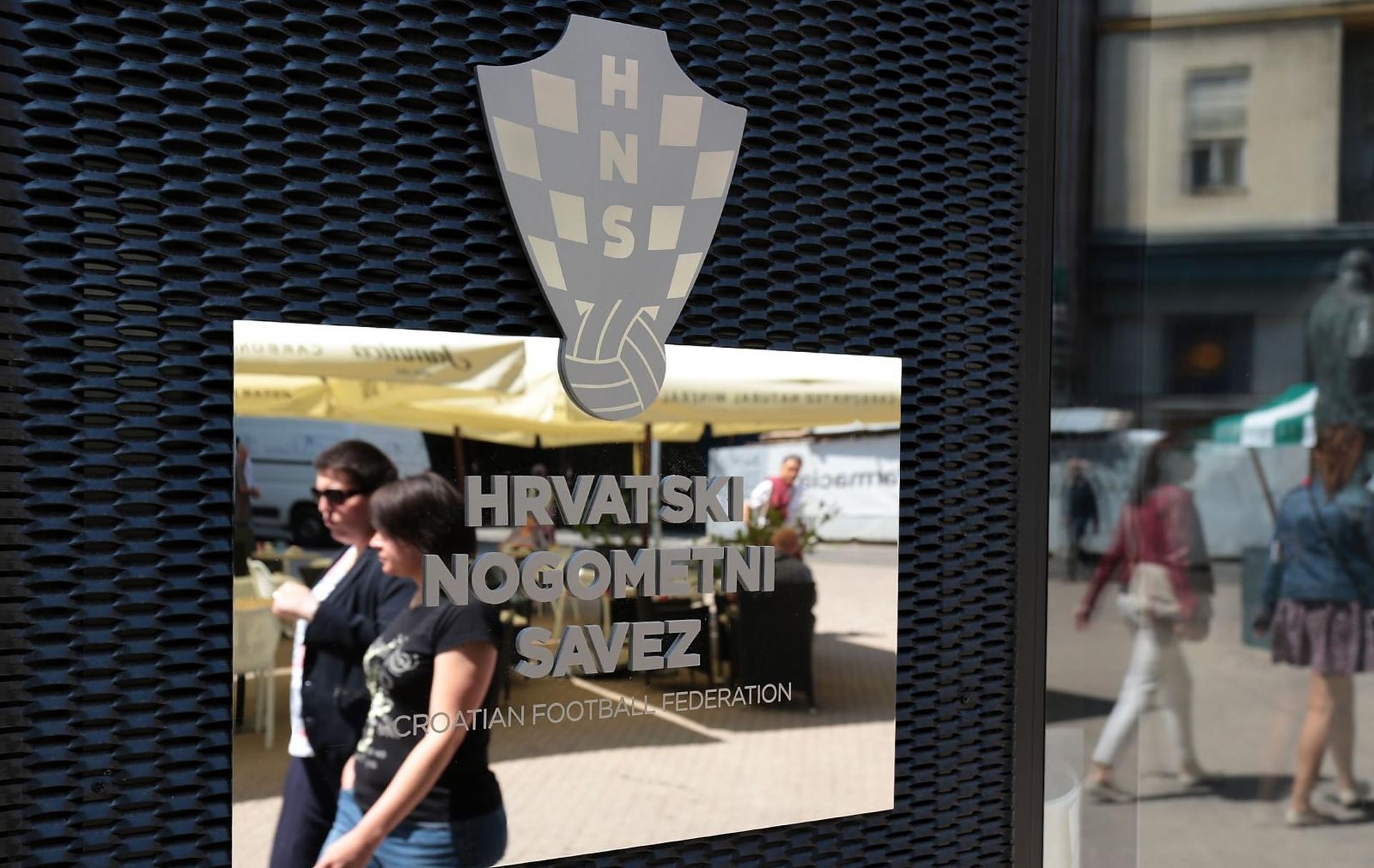 01.06.2015., Zagreb - Na mjestu gdje je nekada bila knjizara Mladost, na spoju Jelacicevog trga i Petrinjske, zavrsava se uredjenje novih prostorija Hrvatskog nogometnog saveza.
Photo: Patrik Macek/PIXSELL