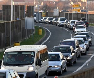 02.01.2020., Slavonski Brod, Duge kolone vozila u oba smjera na granicnom prijelazu u Slavonskom Brodu.
Photo: Ivica Galovic/PIXSELL