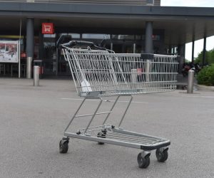 03.05.2020., Sibenik - Odlukom Stozera civilne zastite Republike Hrvatske, koja je izazvala dosta prijepora, nedjelja je neradni dan za sve trgovine. 
Photo: Hrvoje Jelavic/PIXSELL