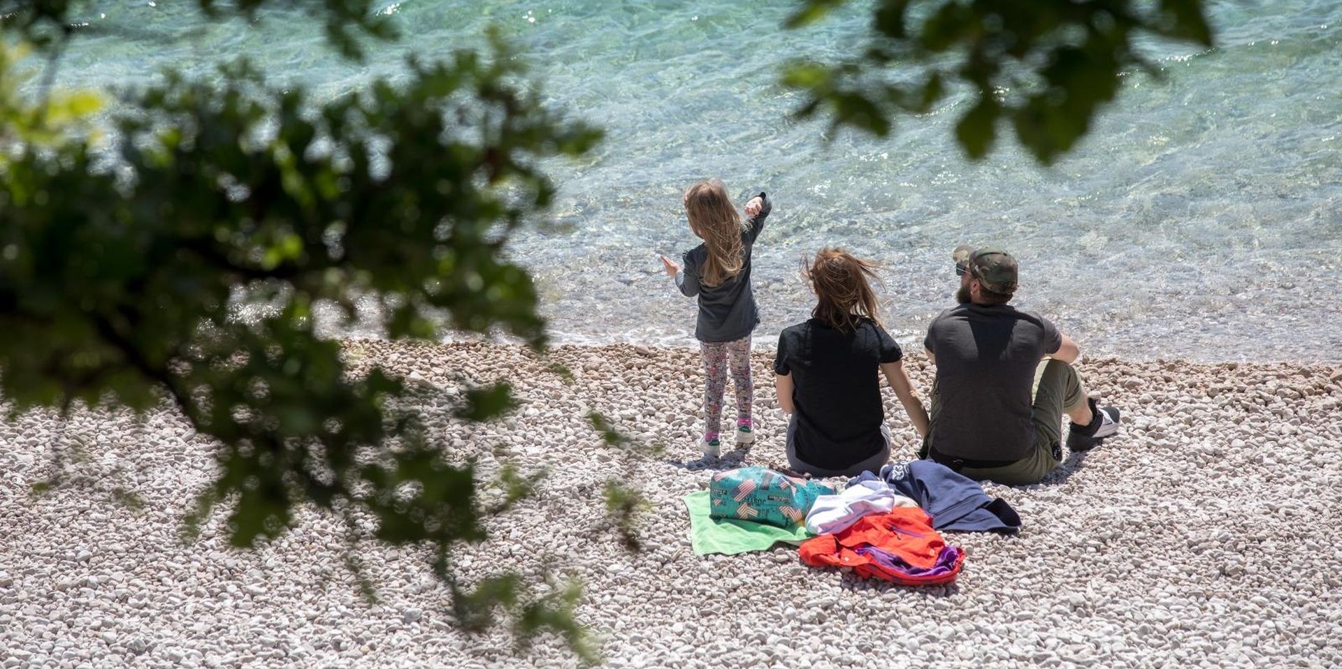3.5.2020., Rijeka -  Tek poneki gradjani odlucili su iskoristiti toplo ali burno popodne na plazi. Photo: Nel Pavletic/PIXSELL