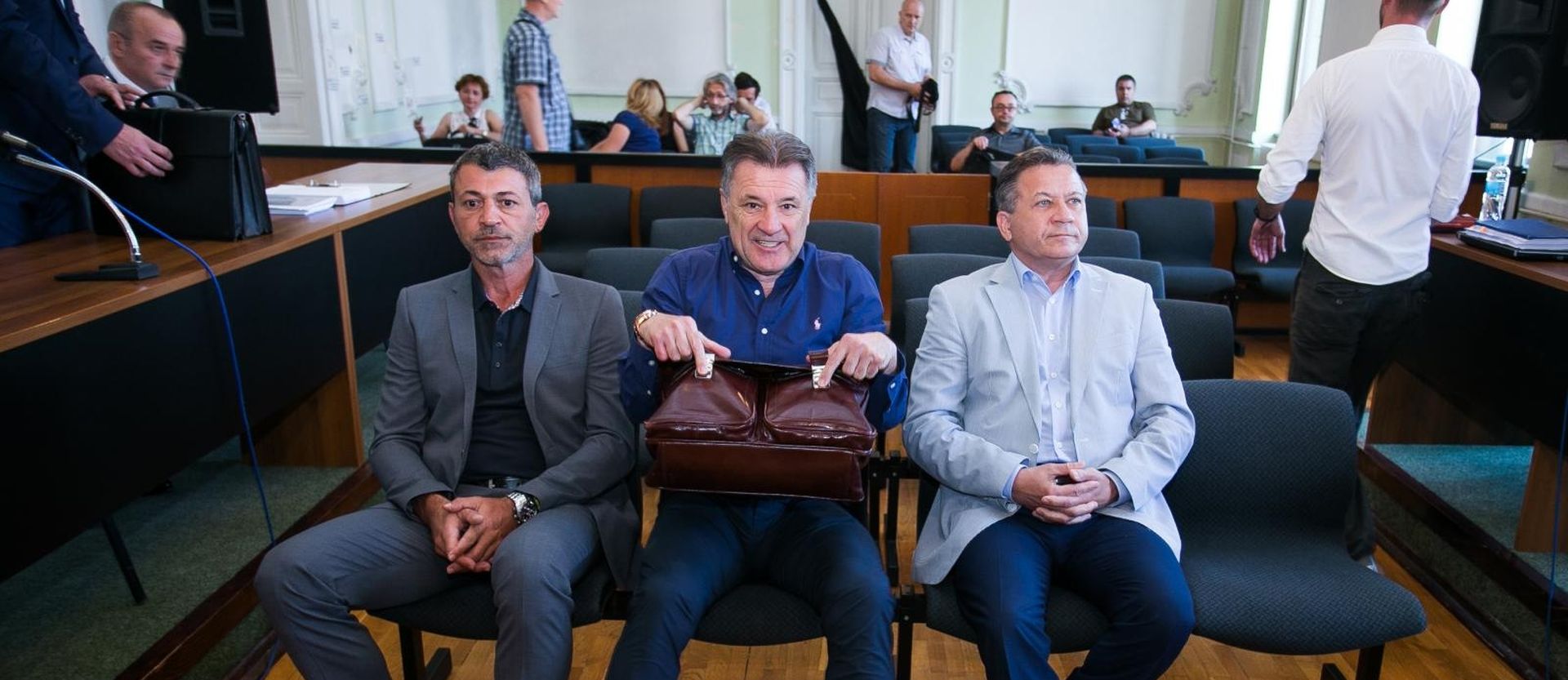 03.07.2017., Osijek - Na Zupanijskom sudu nakratko je nastavljeno sudjenjenje Zdravku i Zoranu Mamicu, bivsem direktoru Dinama Damiru Vrbanovicu i porezniku Milanu Pernaru. 
Photo: Davor Javorovic/PIXSELL