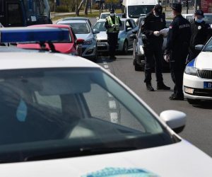 04.04.2020., Beograd, Srbija - U Srbiji je zbog pandemije koronavirusa uveden 40-satni vikend policijski sat, od subote u 13 h do ponedeljka u 05 h. Najavljene su poostrene mjere kontrole krsenja. Photo: Srdjan Ilic/PIXSELL
