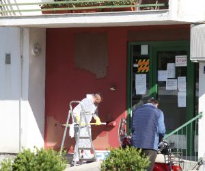 05.05.2020.,Split - Jutros rano prebojan je grafit na ulazu u Dom za umirovljenike u Vukovarskoj ulici. Na njemu je bio natpis u kojem se spominje ravnatelj Skaricic i HDZ. Photo: Ivo Cagalj/PIXSELL