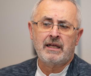 05.12.2019.,Dubrovnik  - Konferencija za novinare Sindikata zaposlenika u hrvatskom skolstvu Preporod na temu "Slazu li se prosvjetari s ponudom Vlade?" (Rezultati izjasnjavanja medju zaposlenicima osnovnih i srednjih škola)". Na konferenciji su govorili  predsjednik Sindikata Preporoda  Zeljko Stipic i voditelj Podrucnog ureda u Splitu Sebastijan Troskot.
Photo: Grgo Jelavic/PIXSELL