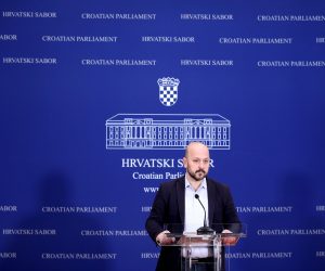 06.05.2020., Zagreb - O temi "Prijedlog zakona o izmjeni Zakona o referendumu i drugim oblicima osobnog sudjelovanja u obavljanju drzavne vlasti i lokalne i podrucne (regionalne) samouprave" na konferenciji za medije kluba zastupnika SDP-a odrzanoj u Saboru govorio je Gordan Maras.
Photo: Patrik Macek/PIXSELL