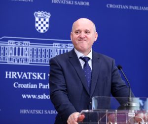 06.05.2020., Zagreb - Predsjednik Kluba zastupnika HDZ-a Branko Bacic komentirao je napade oporbe zbog slucaja Doma umirovljenika u Splitu. Photo: Patrik Macek/PIXSELL