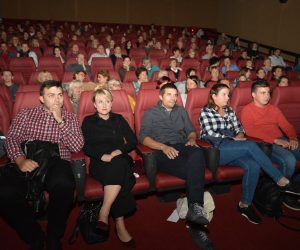 06.10.2017., Bjelovar - U kulturnom i multimedijskom centru zavrseno je 12. izdanje DOKUarta – medjunarodnoga festivala dokumentarnog filma. U tjedan dana festivala prikazano je sedam domacih i stranih filmova (ukljucujuci tri hrvatske premijere) prema izboru selektorice festivala Rade Sesic. Posljednju vecer festivala u ponudi je bio sjajan dokumentarni film "Vijesti iz Laayouna" bjelovarskog redatelja Djure Gavrana. Film je odusevio publiku a komentirao ga je sam redatelj Djuro Gavran.
Photo: Damir Spehar/PIXSELL