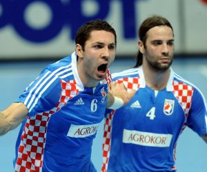 22.01.2009., dvorana Spaladium Arena, Split, Hrvatska - Na Svjetskom prvenstvu u rukometu odigrana je utakmica 5. kola skupine B izmedju reprezentacija Hrvatske i Svedske. I jedna i druga reprezentacija do ovog susreta je neporazena. Blazenko Lackovic, Ivano Balic
Photo: Goran Stanzl/Vecernji list