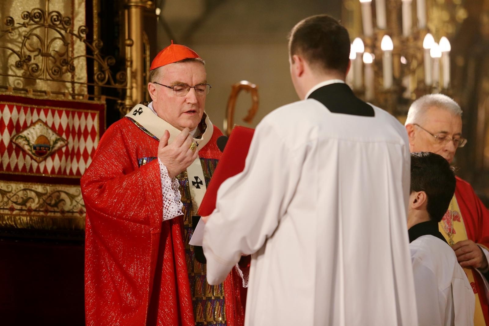 10.02.2020., Zagreb - Zagrebacki nadbiskup kardinal Josip Bozanic predvodio je u zagrebackoj katedrali euharistijsko slavlje. Ove godine obiljezava se 60. obljetnica smrti blazenoga Alojzija Stepinca. U euharistijskom slavlju, kao i svake godine, zahvalio se Gospodinu za milosti koje se po daru Blazenika primaju u Crkvi i narodu te ce se moliti za njegovu sto skoriju kanonizaciju. 
Photo: Dalibor Urukalovic/PIXSELL