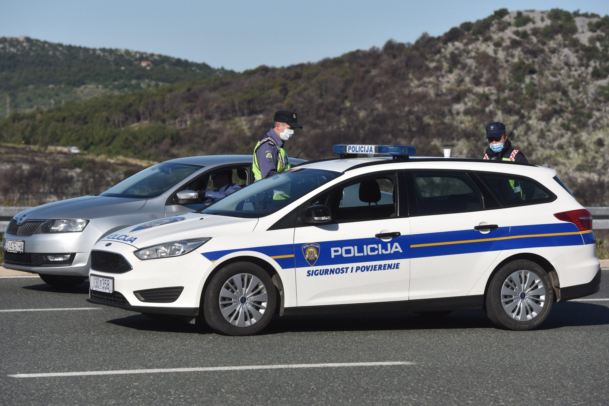 10.05.2020., Sibenik - Stozer Civilne Zastite razmatra ukidanje E-propusnica u vecem dijelu Republike Hrvatske. Kontrola E-propusnica na izlazu sa autoceste A-1 kod Sibenika. Photo: Hrvoje Jelavic/PIXSELL