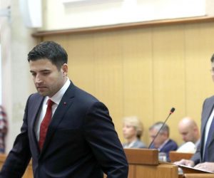 Zagreb: Plenković u Saboru podnosi izvješće o radu Vlade 10.10.2018., Zagreb - Predsjednik Vlade RH Andrej Plenkovic u nastavku 9. sjednice Hrvatskog sabora podnosi godisnje izvjesce o radu Vlade. 

Davor Bernardic. 

Photo: Patrik Macek/PIXSELL