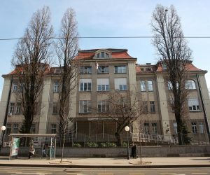 10.02.1011., Zagreb - Oko 3.30 u ulici Medvescak ispred kluba Gjuro 2 mladic je automobilom Citroen C3 naletio na 3 pjesakinje. Jedna djevojka smjestena je na jedinici intenzivne njege u klinici za traumatologiju Zagreb.
Photo:  Igor Kralj/PIXSELL