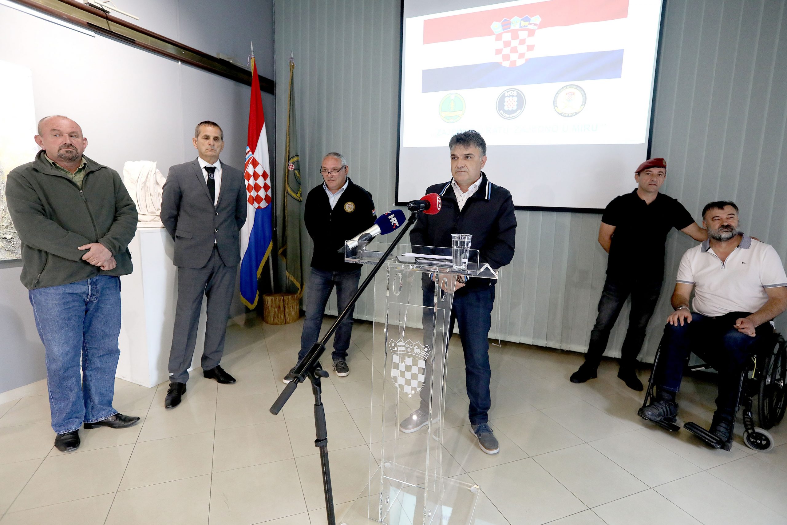 11.05.2020., Zagreb - U sjedistu udruge odrzana je konferencija za medije Udruge specijalne policije iz Domovinskog rata RH i Zbora udruga veterana hrvatskih gardijskih postrojbi "Zajedno u ratu, zajedno u miru". predsjednik Saveza udruga dragovoljaca HOS-a Boro Barisic, Kresimir Maretic, Zoran Maras Photo: Patrik Macek/PIXSELL