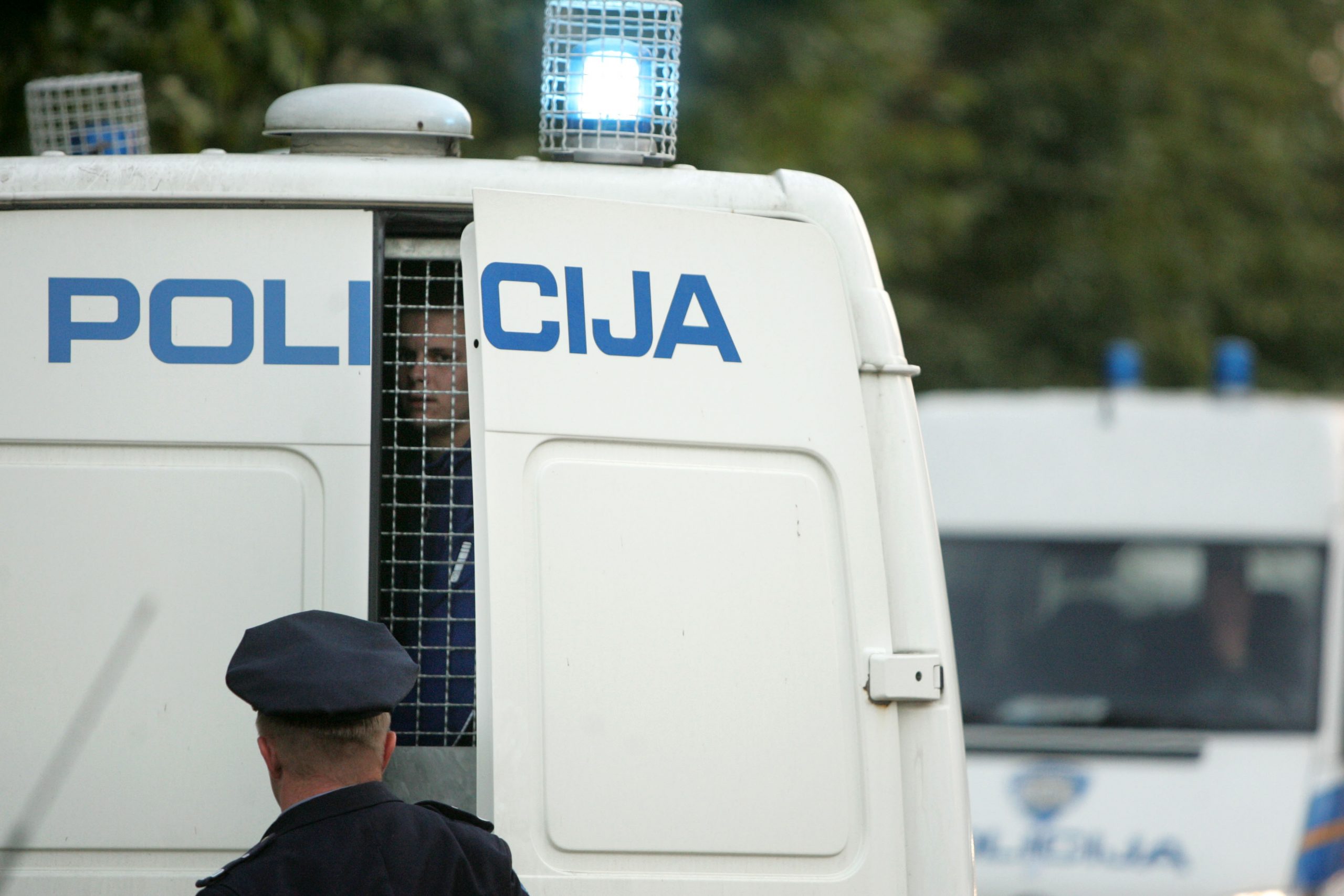 11.10.2006., Zagreb - Prije pocetka kvalifikacijske utakmice za Europsko prvenstvo izmedju Hrvatske i Engleska policija je privela navijace koji su pravili nerede. Photo: Sanjin Strukic/PIXSELL