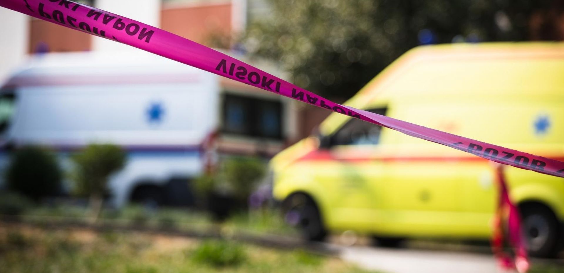 12.04.2020., Split - Zapocelo prebacivanje sticenika doma za starije i nemocne u Splitu u karantenu u Makarskoj.
Photo: Milan Sabic/PIXSELL