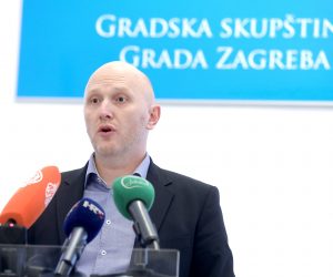 14.01.2020., Zagreb - Gradski zastupnik Renato Petek (Naprijed Hrvatska! - Progresivni savez) odrzao je konferenciju za medije na temu "Dvostruki kriteriji gradonacelnika Bandica prema nepravilnostima u radu zdravstvenih ustanova: Je li gradonacelnik o slucaju Srebrnjak govorio istinu na sjednici Gradske skupstine Grada Zagreba?".

Photo: Patrik Macek/PIXSELL