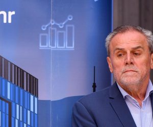 15.04.2020., Zagreb - U Kongresnoj dvorani Zagrebackog velesajma odrzana je konferencija za medije Stozera civilne zastite grada Zagreba. Gradonacelnik Zagreba Milan Bandic Photo: Josip Regovic/POOL/PIXSELL