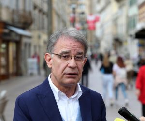 15.05.2020., Rijeka - Ministar turizma Gari Cappelli obisao je ugostiteljske objekte na Korzu i dao izjavu medijima. Photo: Goran Kovacic/PIXSELL