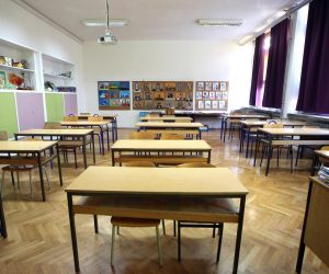 16.03.2020., Sibenik - Zbog koroavirusa Vlada RH je donijela odluku po kojoj od danas nema nastave u školama.Prazne ucionice i hodnici bez ucenika.
Photo: Dusko Jaramaz/PIXSELL