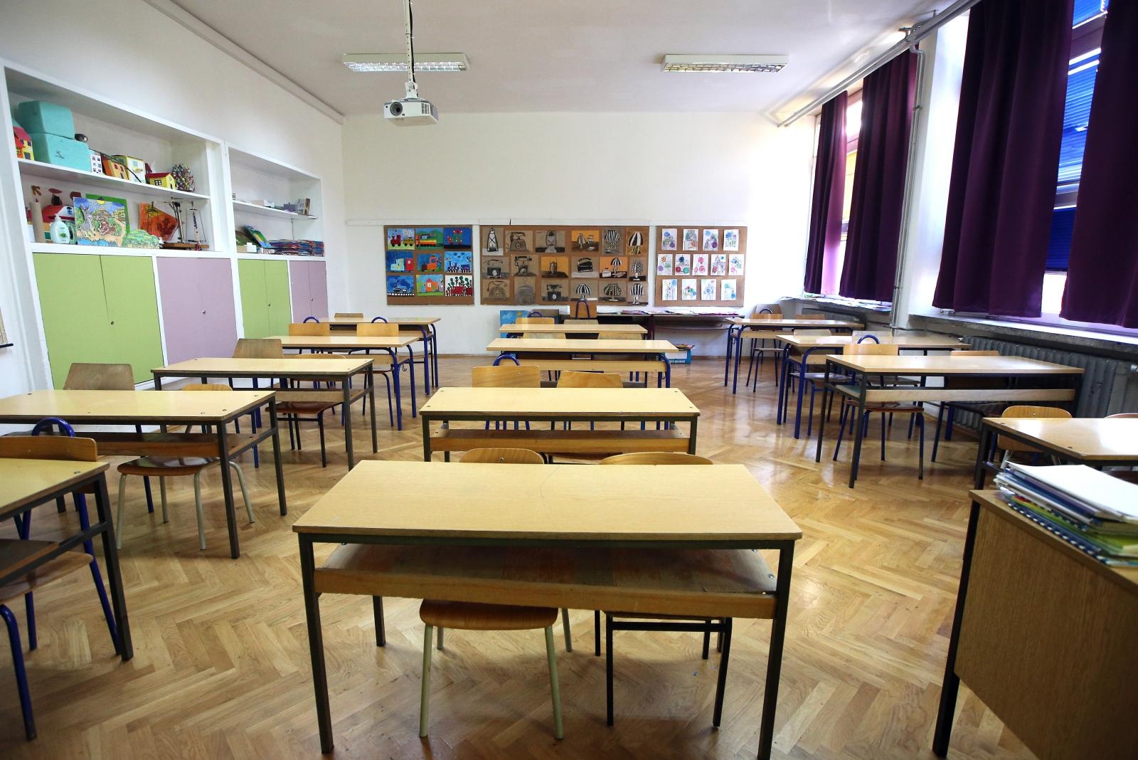 16.03.2020., Sibenik - Zbog koroavirusa Vlada RH je donijela odluku po kojoj od danas nema nastave u školama.Prazne ucionice i hodnici bez ucenika.
Photo: Dusko Jaramaz/PIXSELL
